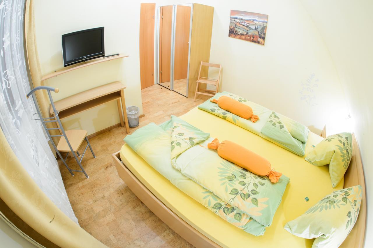 Gaestehaus Haiminger Ehemalig Schmelz 레헨스테이너와차우 외부 사진